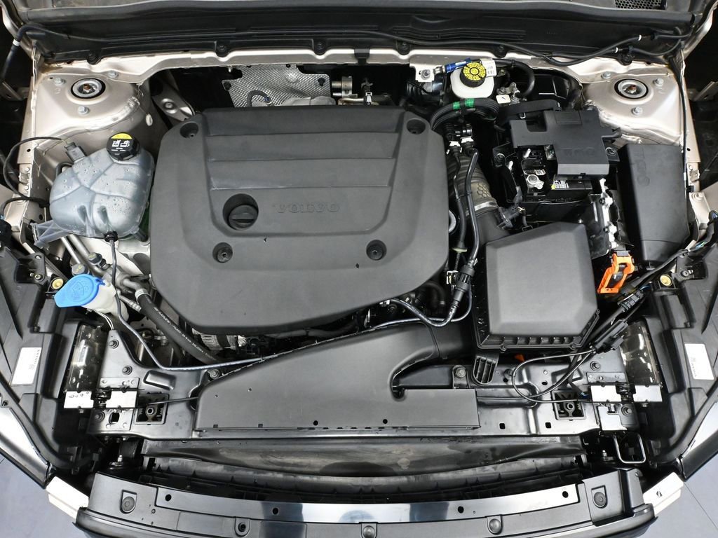 Used 2023 Volvo XC40 B5 Core image 48