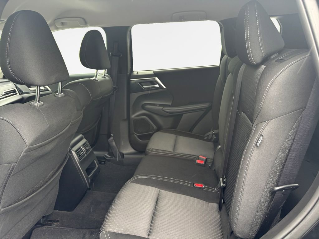 Used 2024 Mitsubishi Outlander ES AWD/4WD image 23