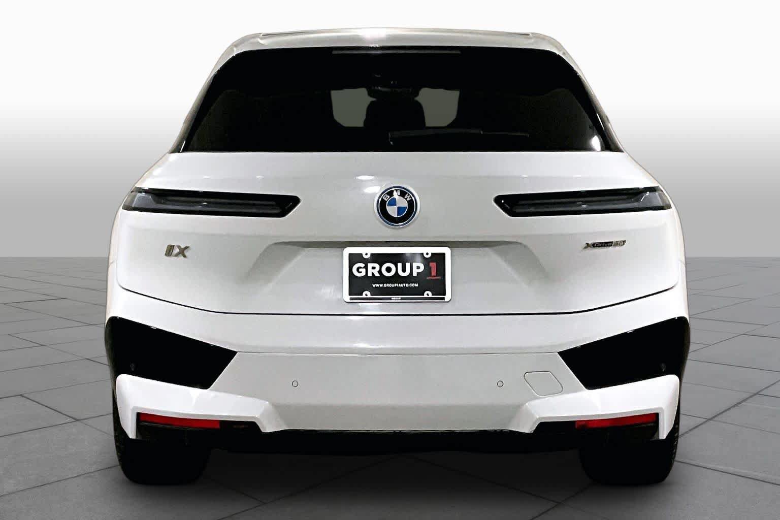 Used 2024 BMW iX xDrive50 w/ Premium Package AWD/4WD image 4