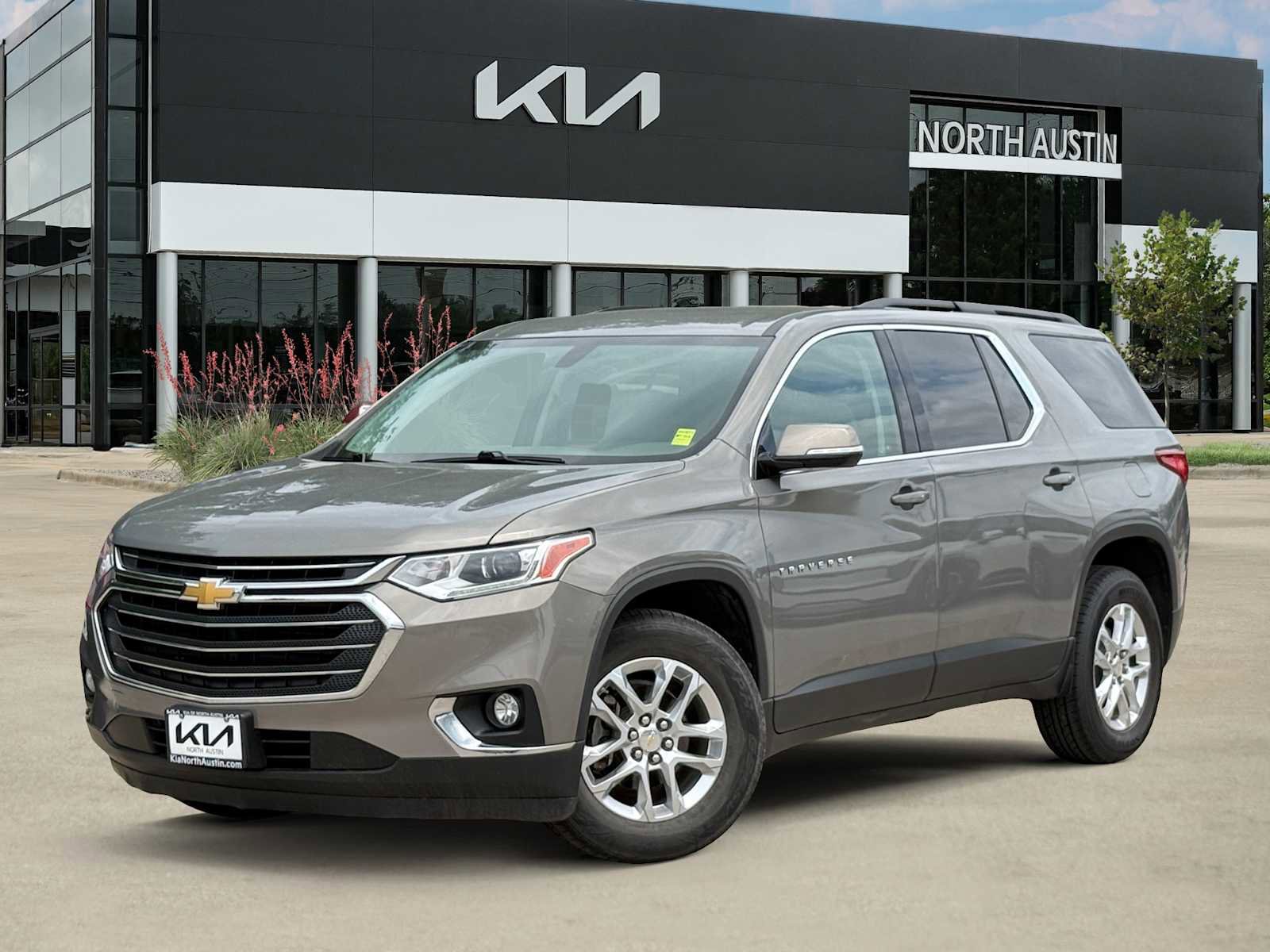 Used 2019 Chevrolet Traverse LT FWD image 1