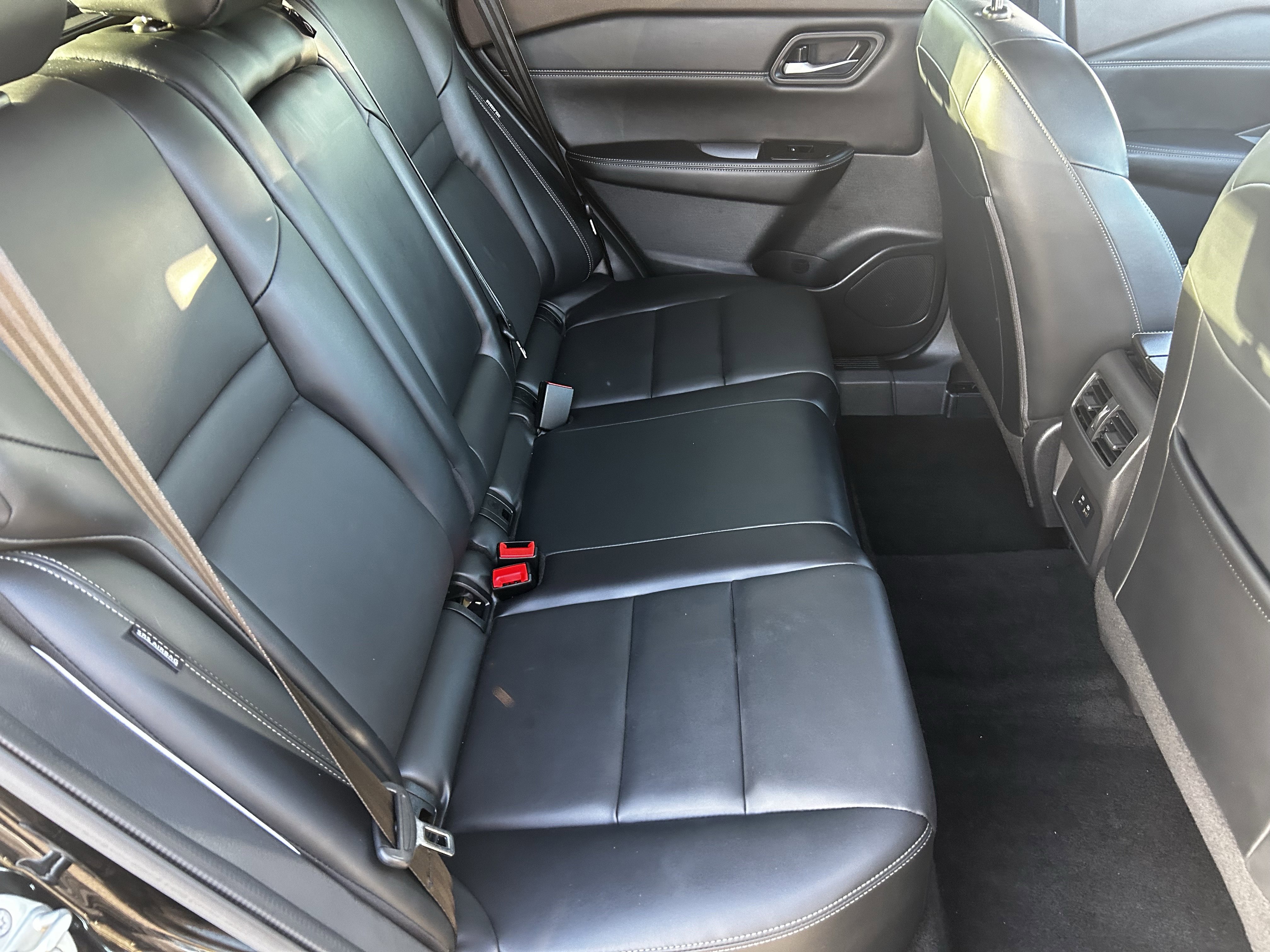 Used 2023 Nissan Rogue SV w/ SV Premium B Package image 12