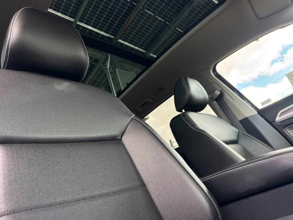 Used 2023 Volkswagen Atlas SE w/ Panoramic Sunroof Package FWD image 17