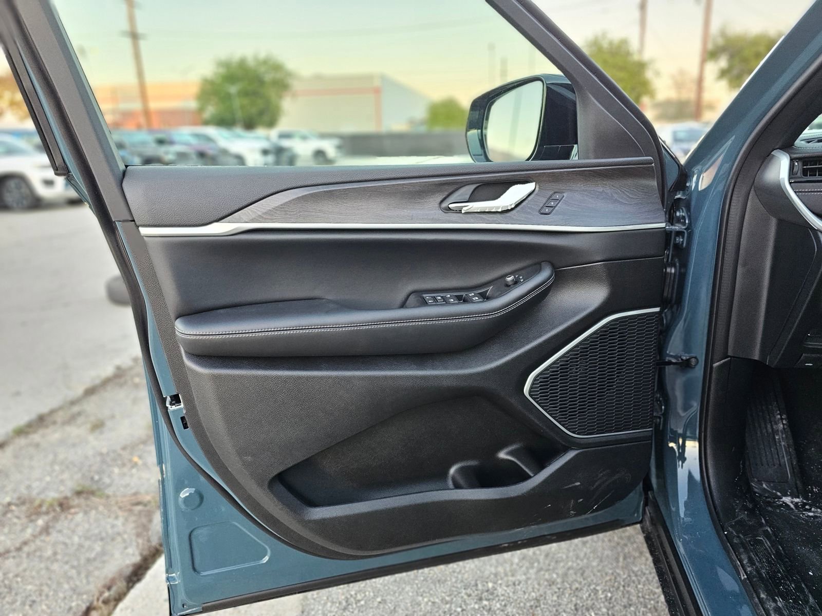 New 2026 Jeep Grand Cherokee L Limited AWD/4WD image 18