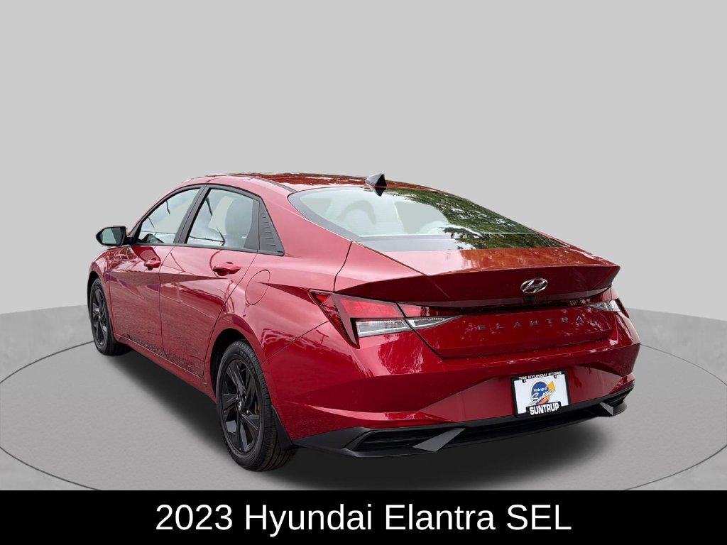 Used 2023 Hyundai Elantra SEL FWD image 3