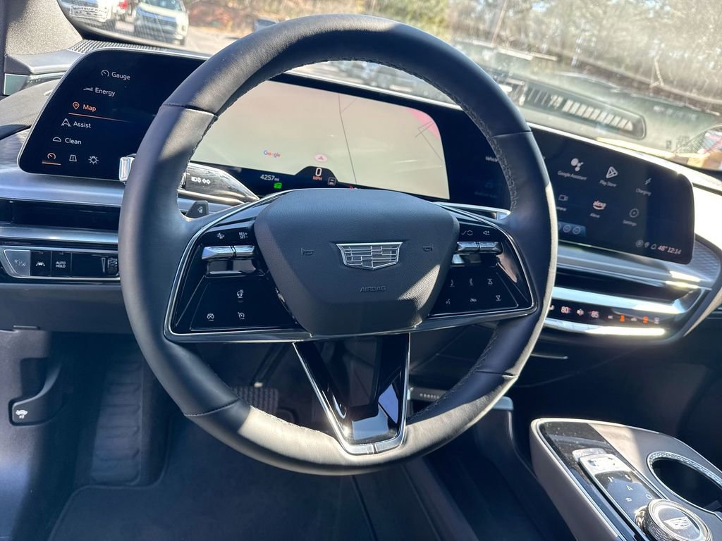 Used 2025 Cadillac Lyriq Luxury image 16