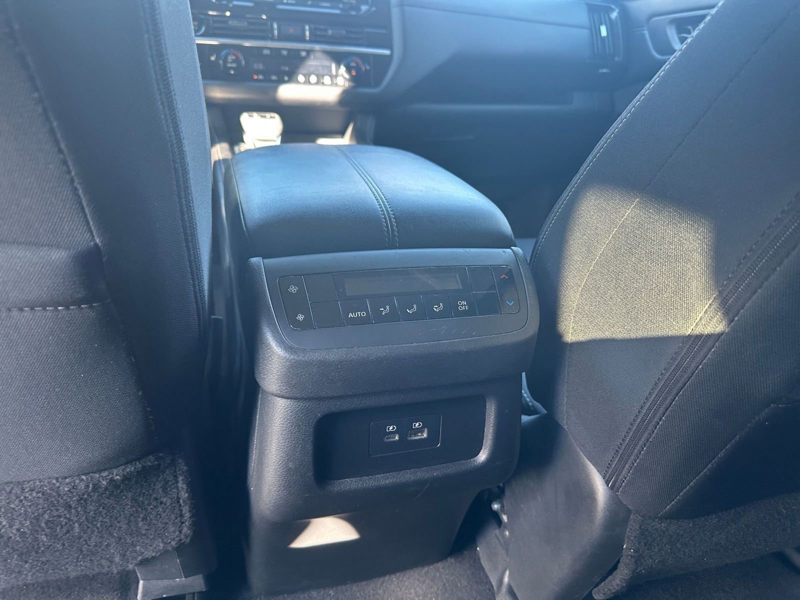 Used 2025 Nissan Pathfinder SV image 24