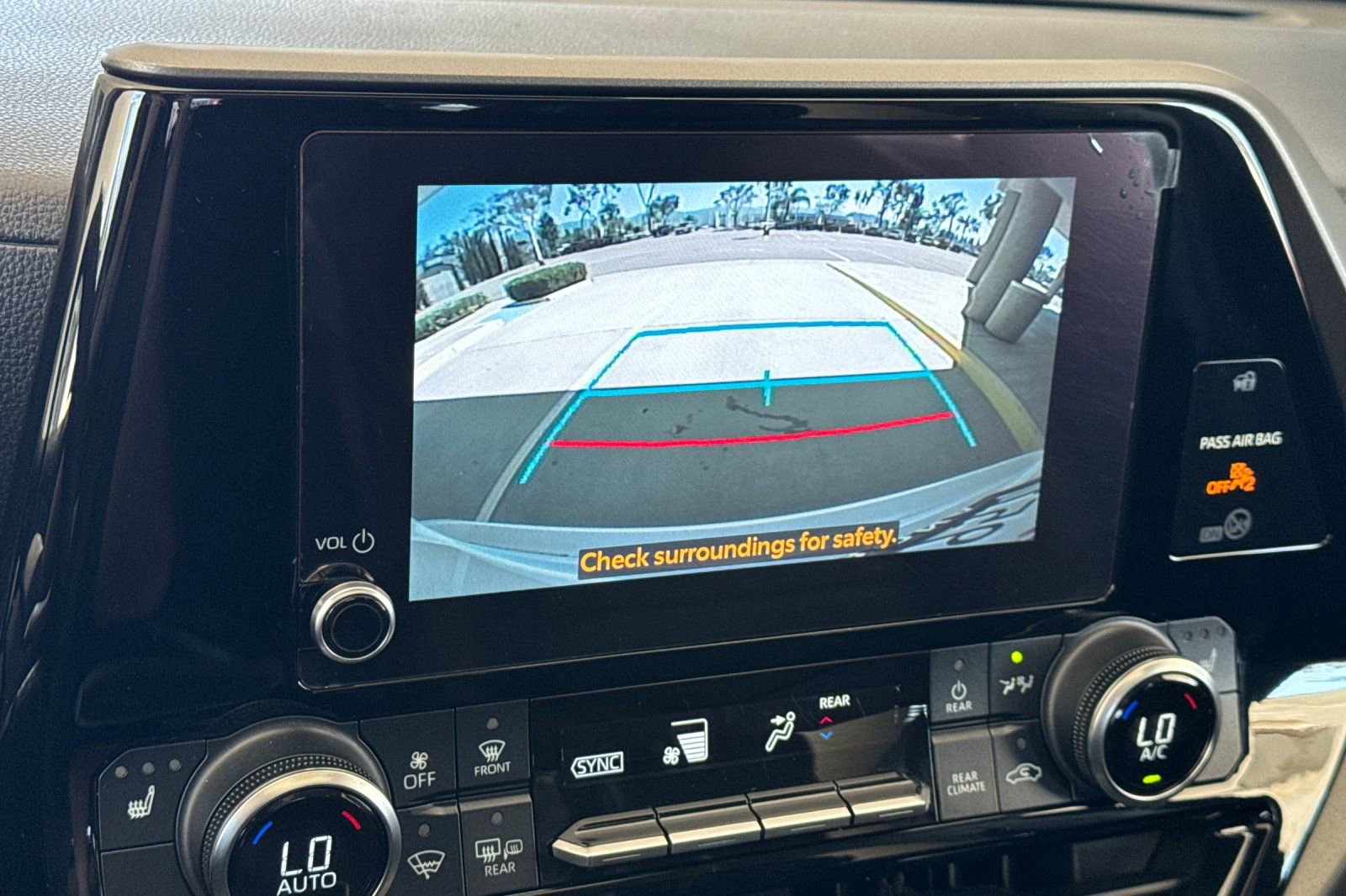 Used 2023 Toyota Highlander XLE image 19