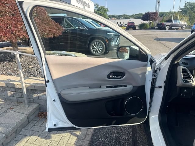 Used 2018 Honda HR-V EX image 9