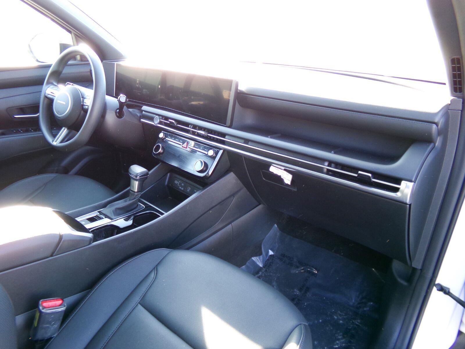 Used 2025 Hyundai Santa Cruz SEL FWD image 15