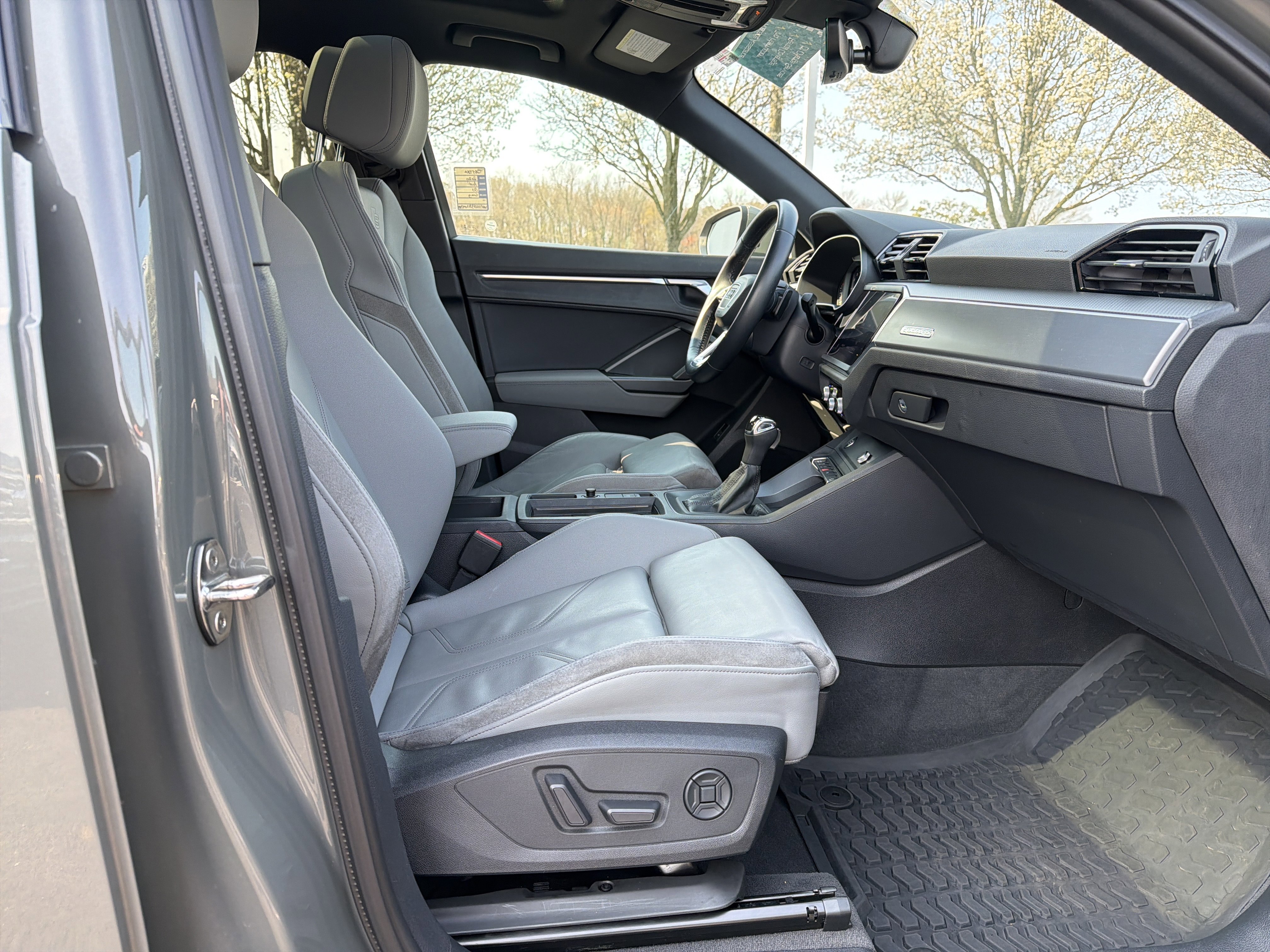 Used 2020 Audi Q3 2.0T Premium Plus w/ Premium Plus Package image 32