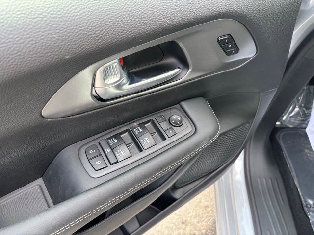 New 2026 Chrysler Pacifica Select image 12