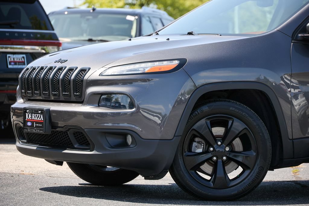 Used 2018 Jeep Cherokee Latitude w/ Altitude Package FWD image 12