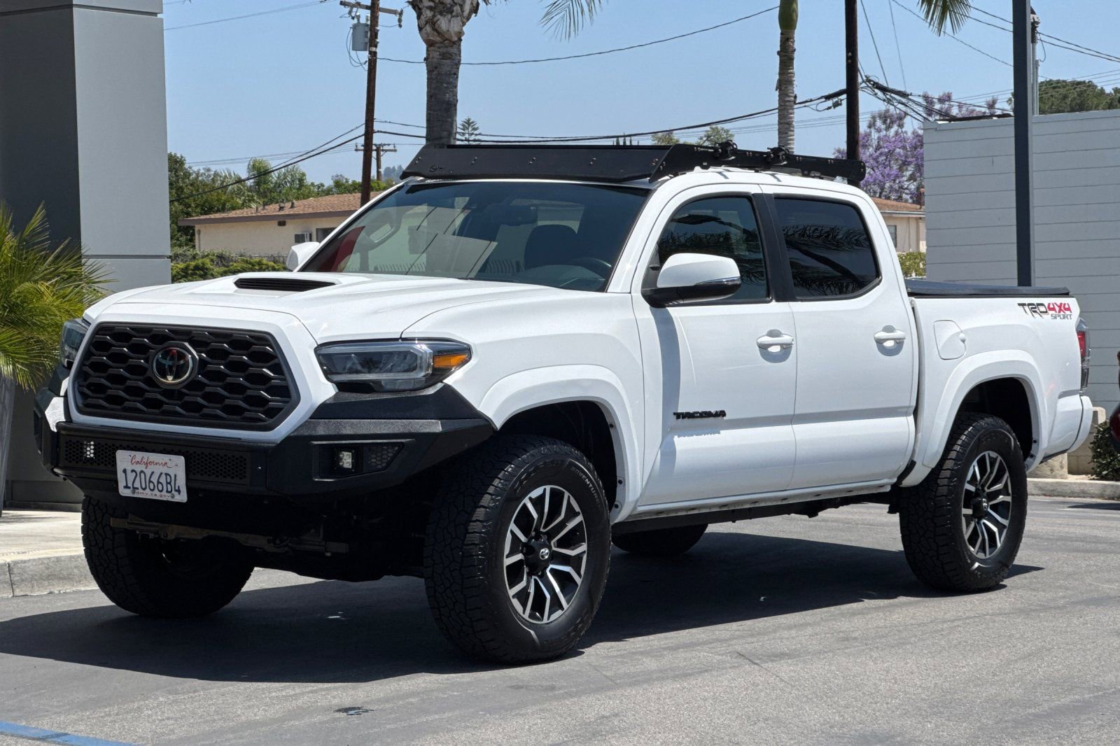 Used 2023 Toyota Tacoma TRD Sport w/ Black Out Package (TMS) AWD/4WD image 9