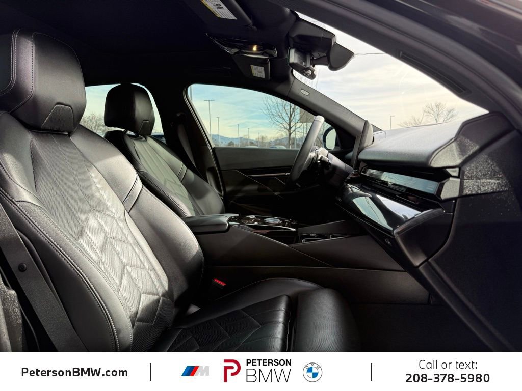 Used 2025 BMW 530i xDrive image 19