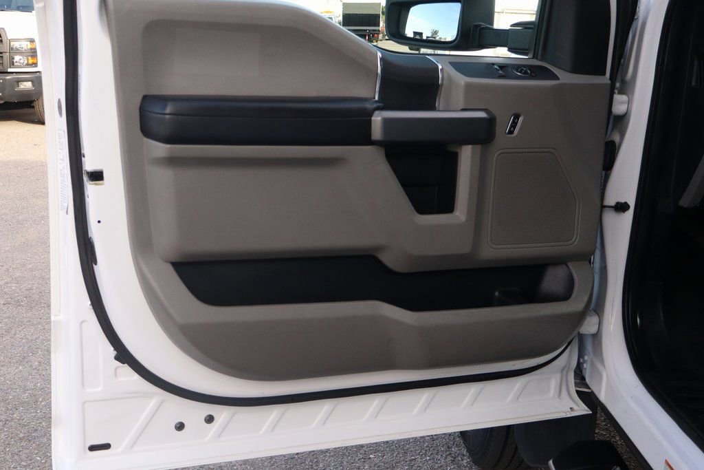 Used 2017 Ford F550 2WD Regular Cab Super Duty image 22