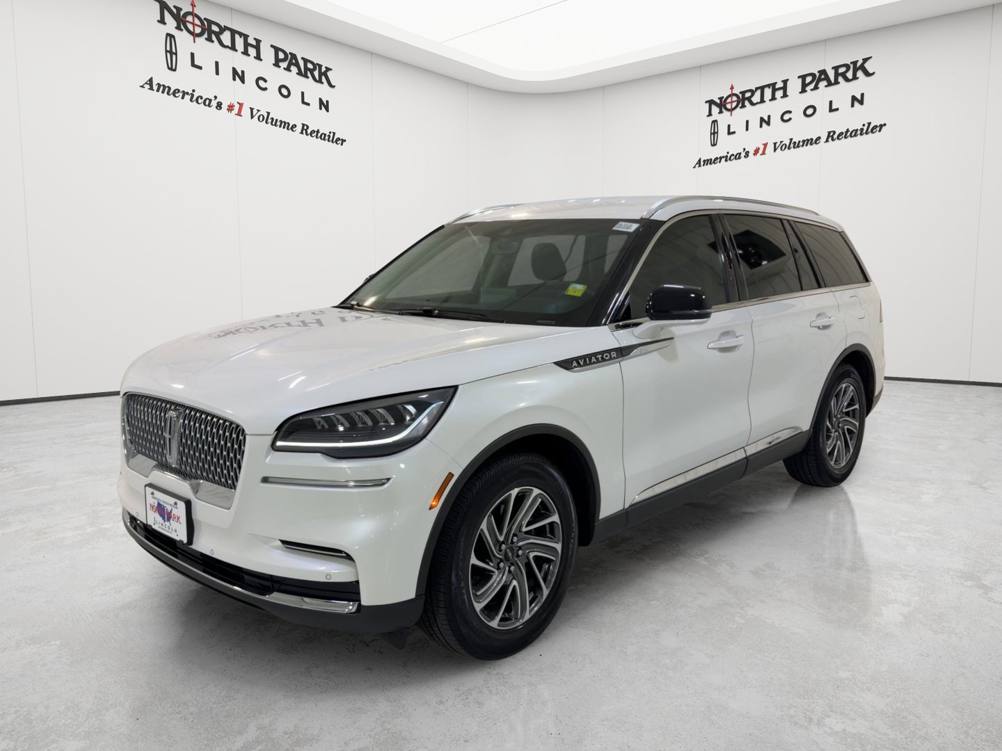 Used 2024 Lincoln Aviator 2WD image 5