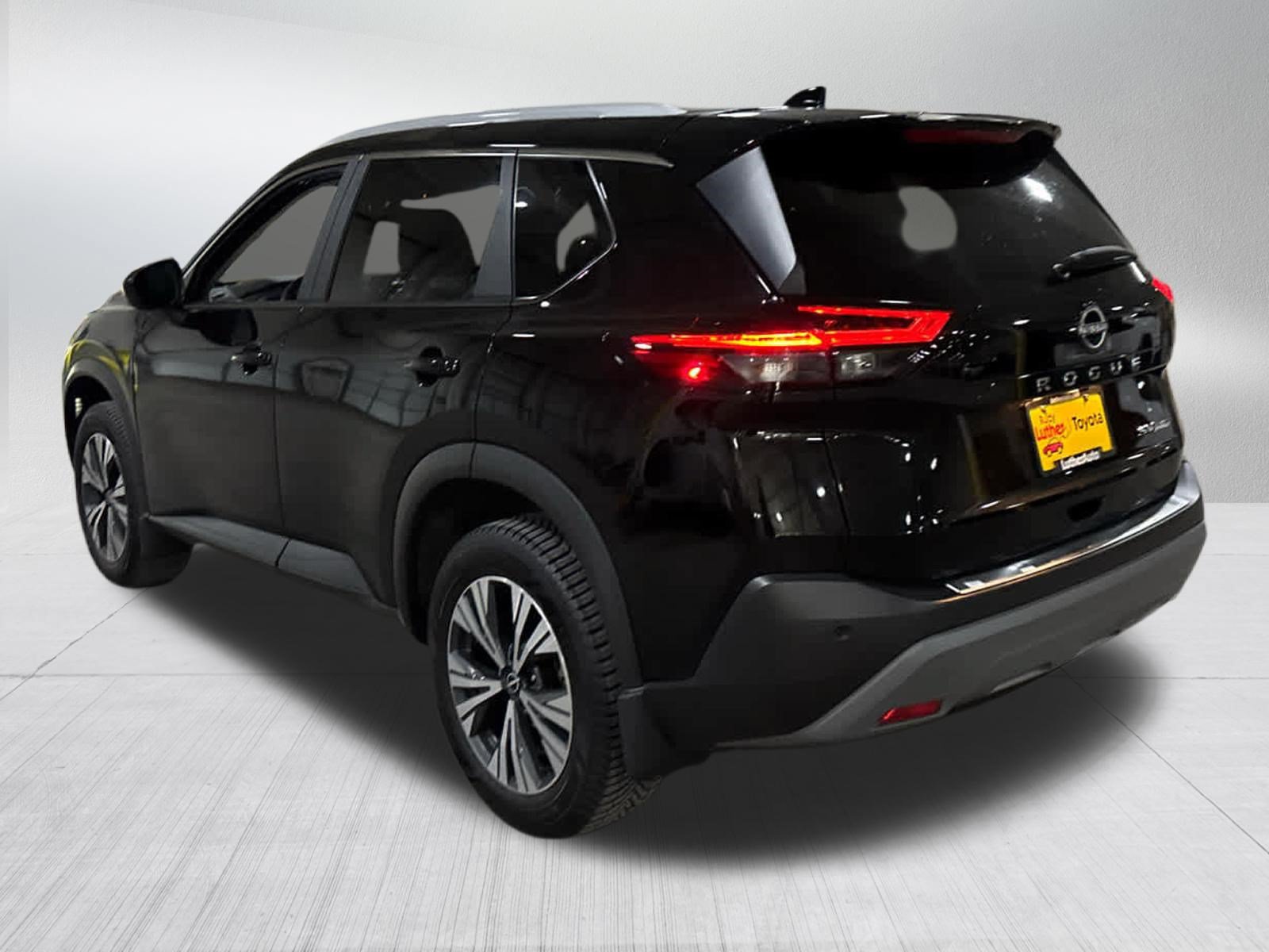 Used 2023 Nissan Rogue SV w/ SV Premium B Package AWD/4WD image 4