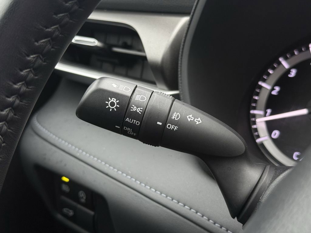 Used 2024 Toyota Highlander Limited image 15