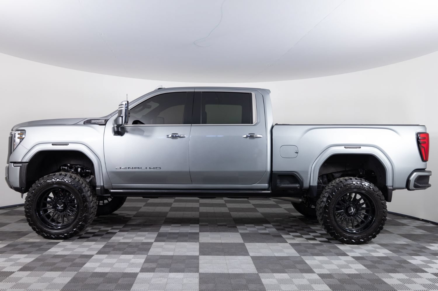 Used 2025 GMC Sierra 3500 Denali Ultimate AWD/4WD image 3