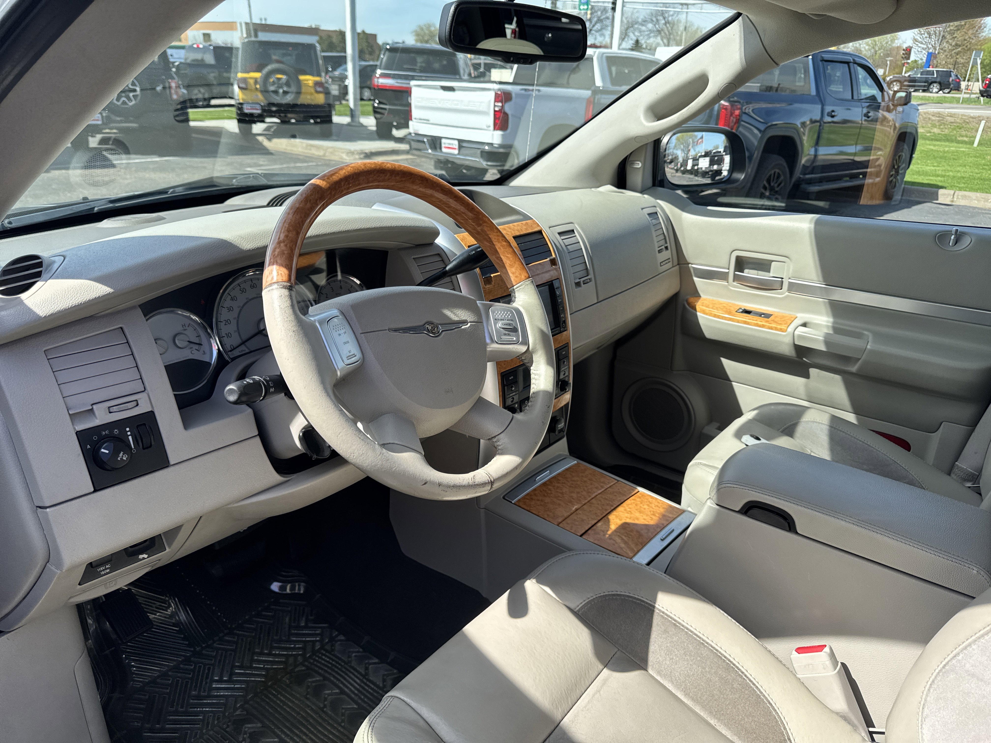Used 2008 Chrysler Aspen Limited AWD/4WD image 19