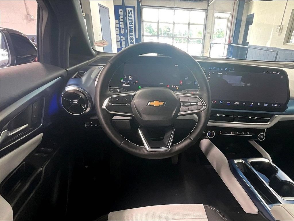 Used 2025 Chevrolet Equinox EV LT w/ Convenience Package AWD/4WD image 18