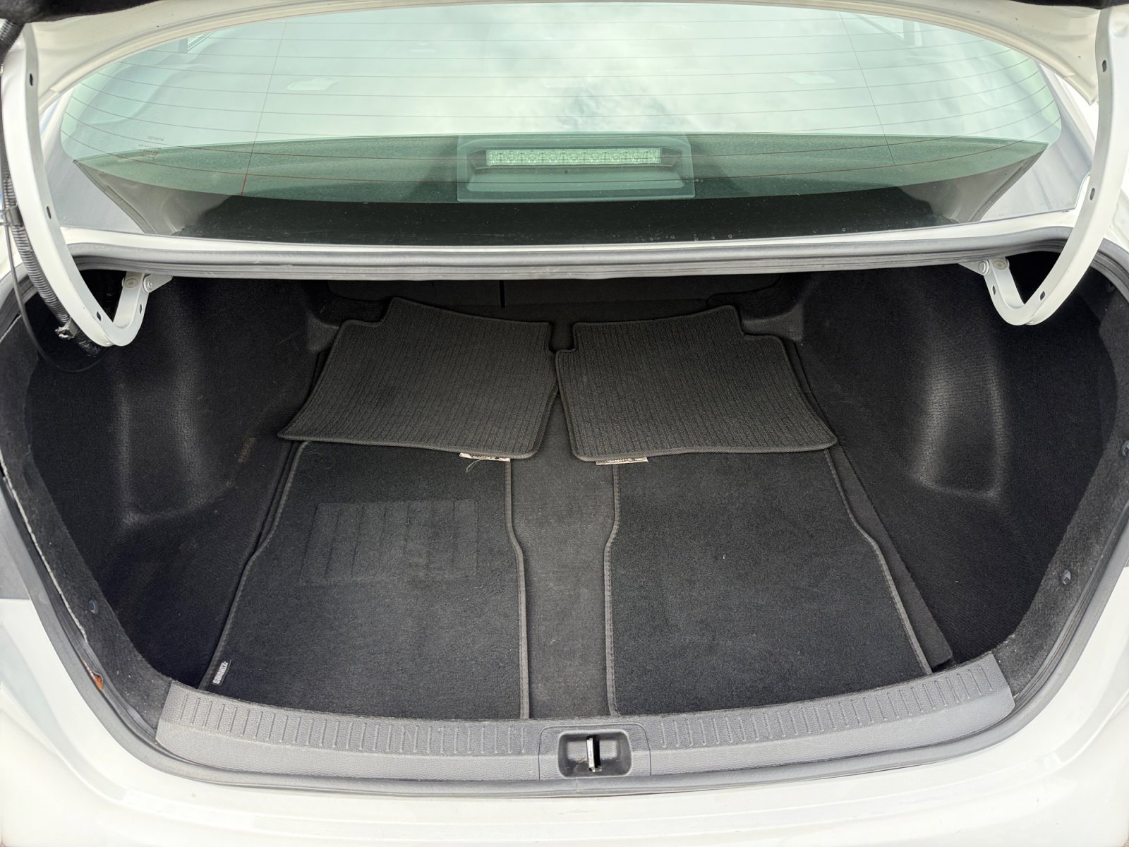 Used 2021 Toyota Corolla LE FWD image 17
