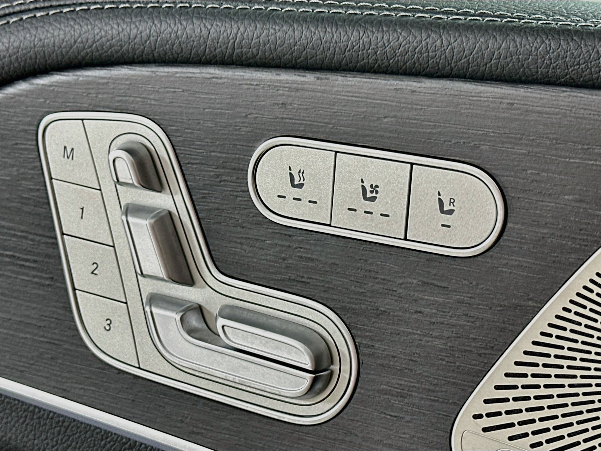 Certified 2025 Mercedes-Benz GLE 350 4MATIC image 22