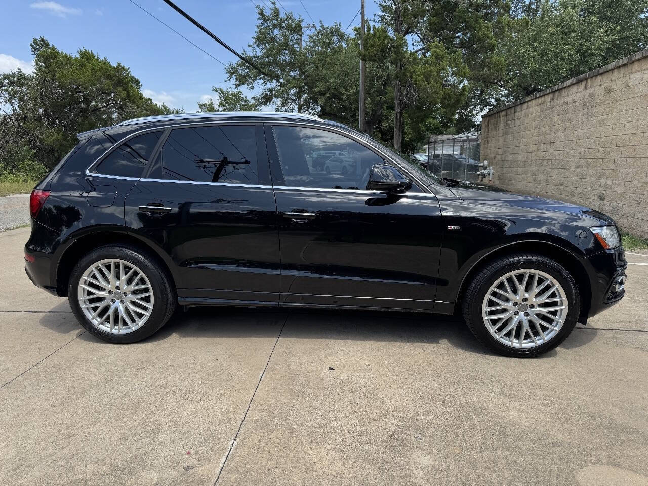 Used 2017 Audi Q5 2.0T Premium Plus w/ Technology Package AWD/4WD image 14