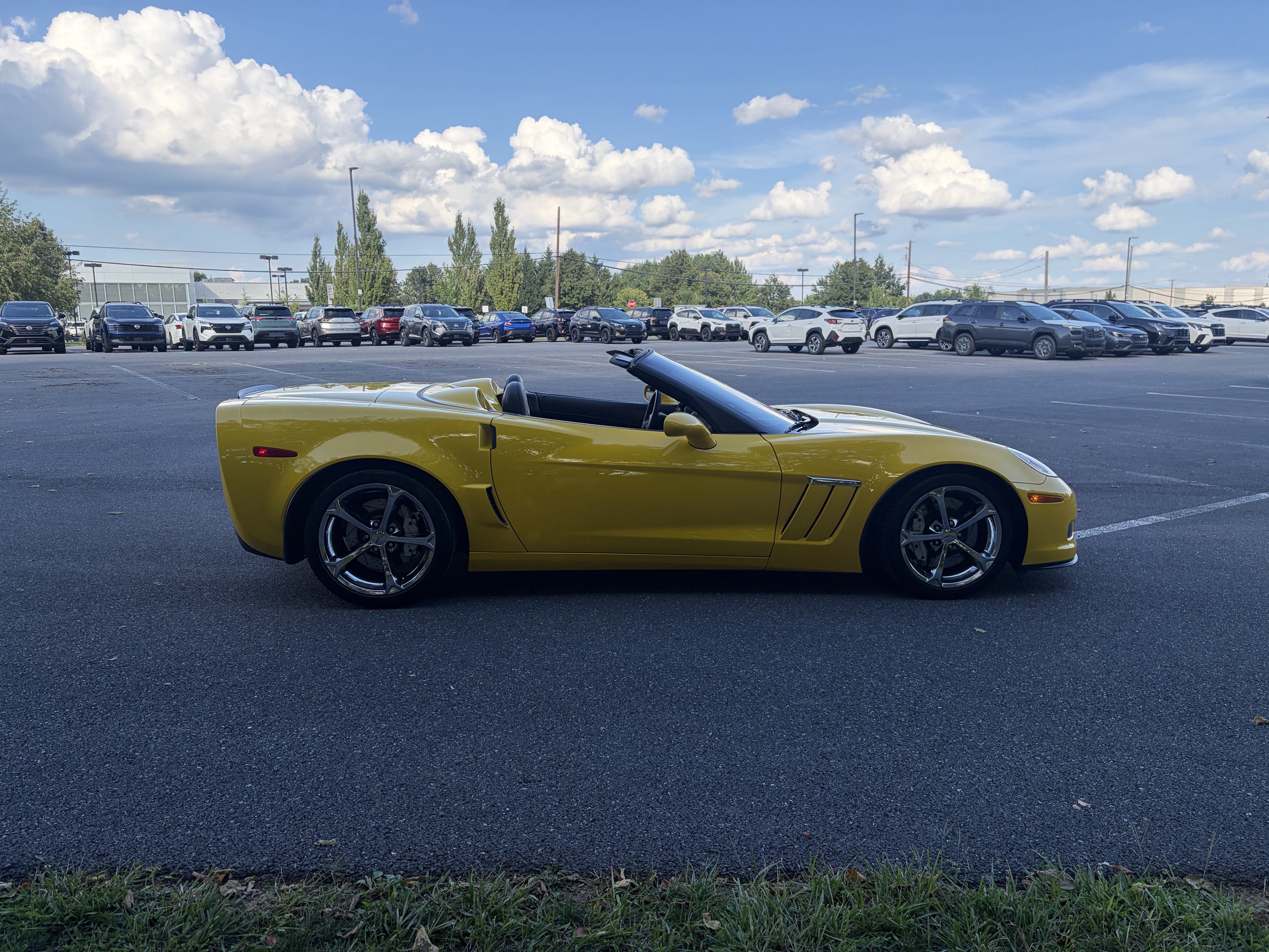 Used 2010 Chevrolet Corvette Grand Sport w/ Preferred Equipment Group RWD image 4