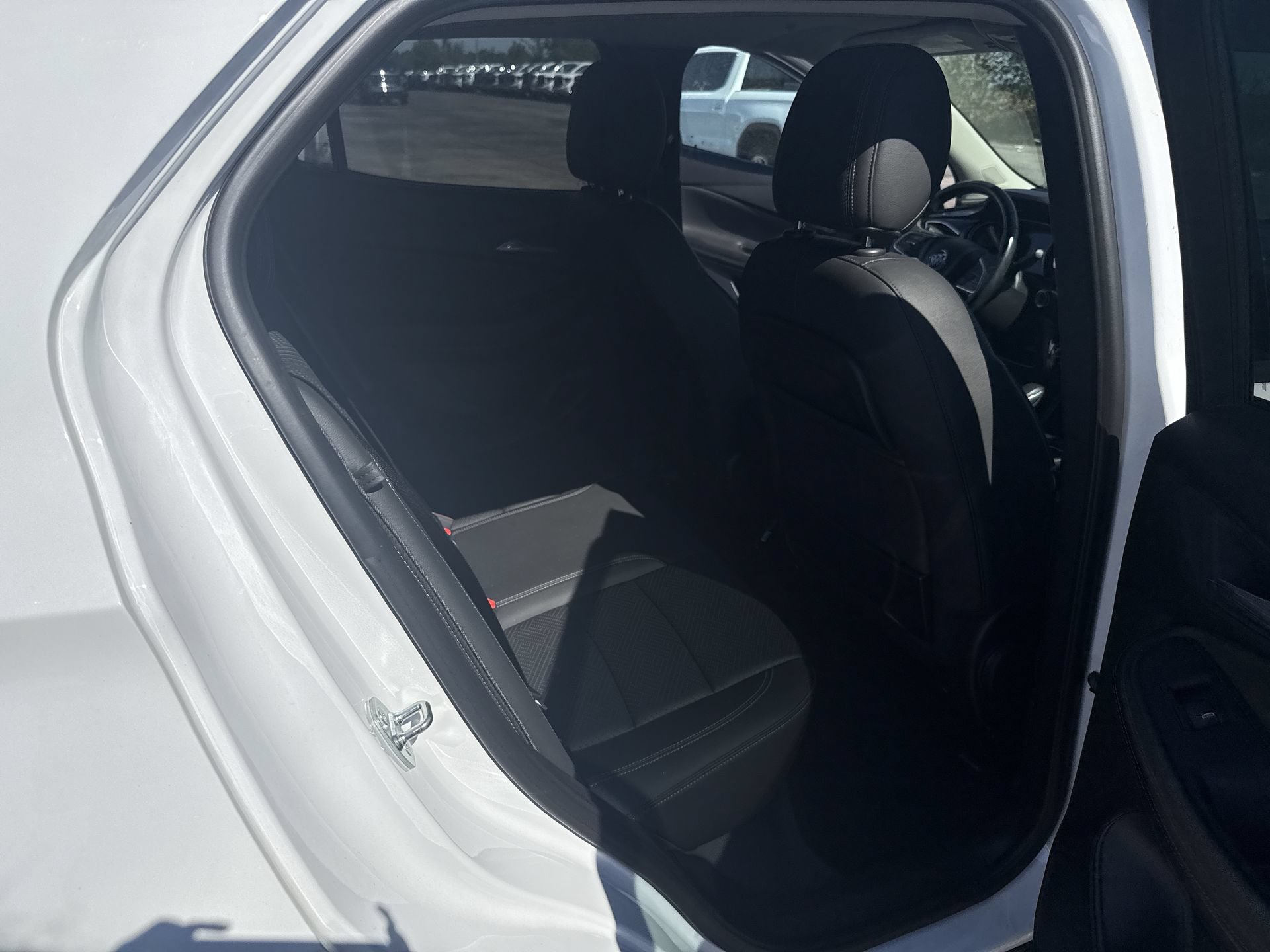 Certified 2021 Buick Encore GX Essence w/ Advanced Technology Package FWD image 34