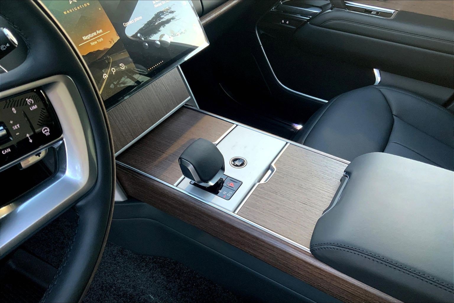 New 2025 Land Rover Range Rover SE image 7