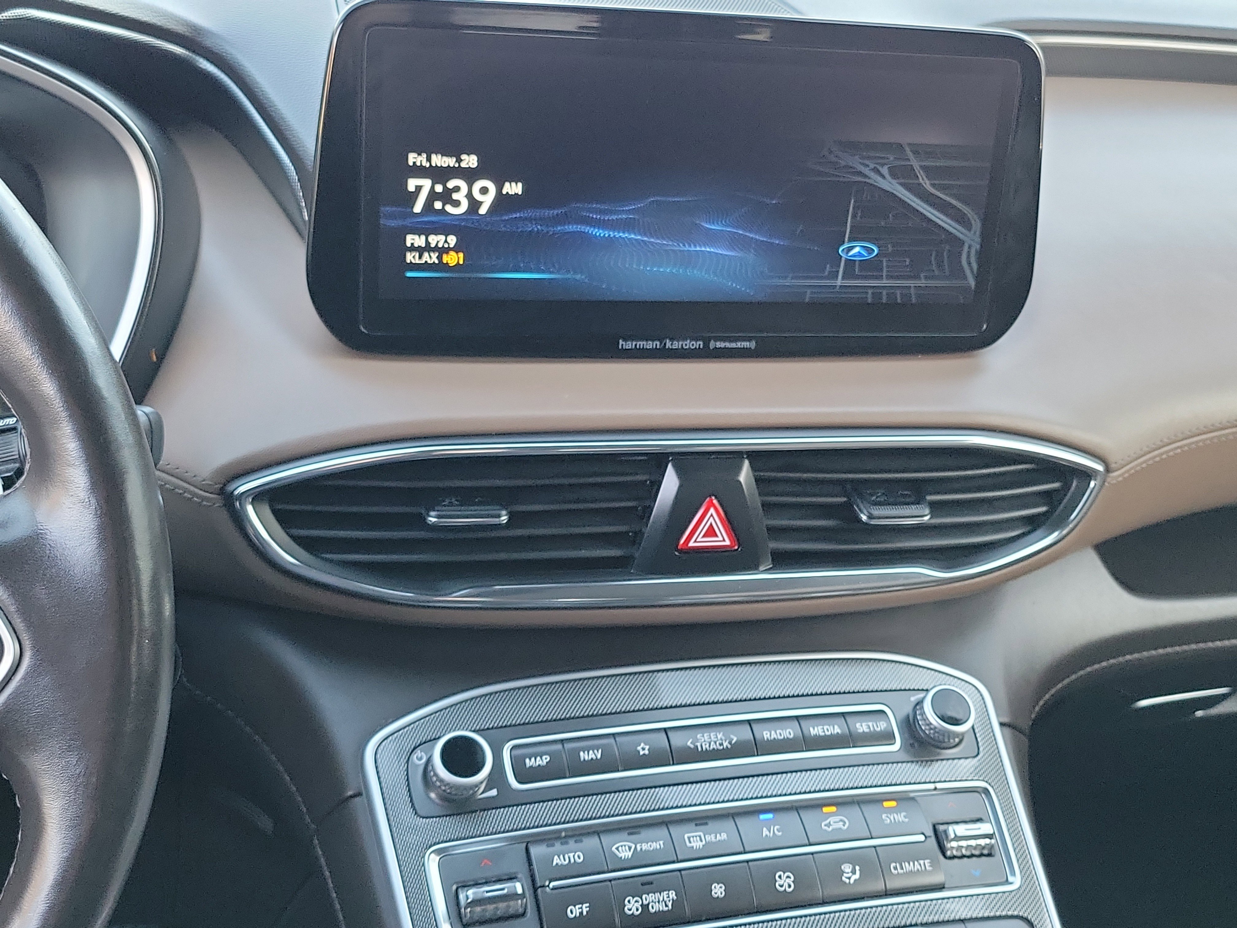 Certified 2023 Hyundai Santa Fe Limited image 11