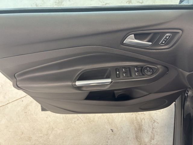 Used 2015 Ford Escape SE AWD/4WD image 17