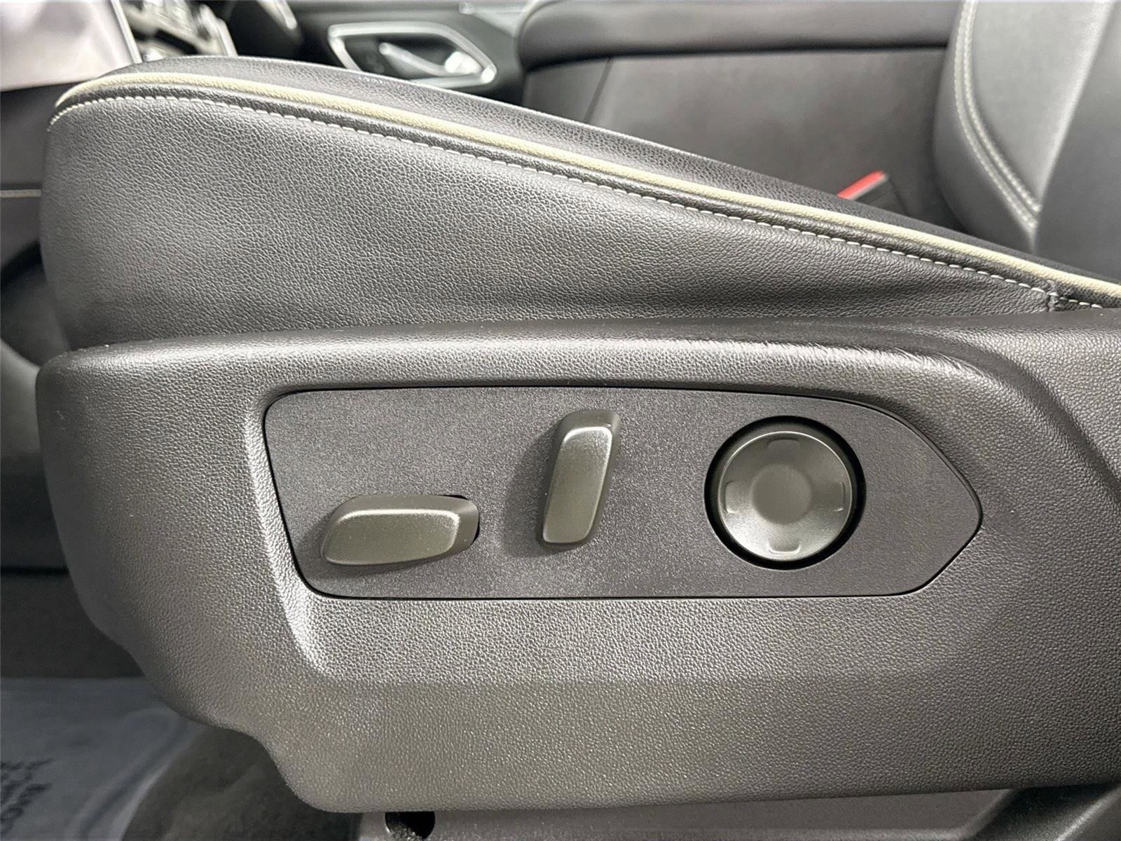 Used 2024 GMC Yukon XL SLT image 27