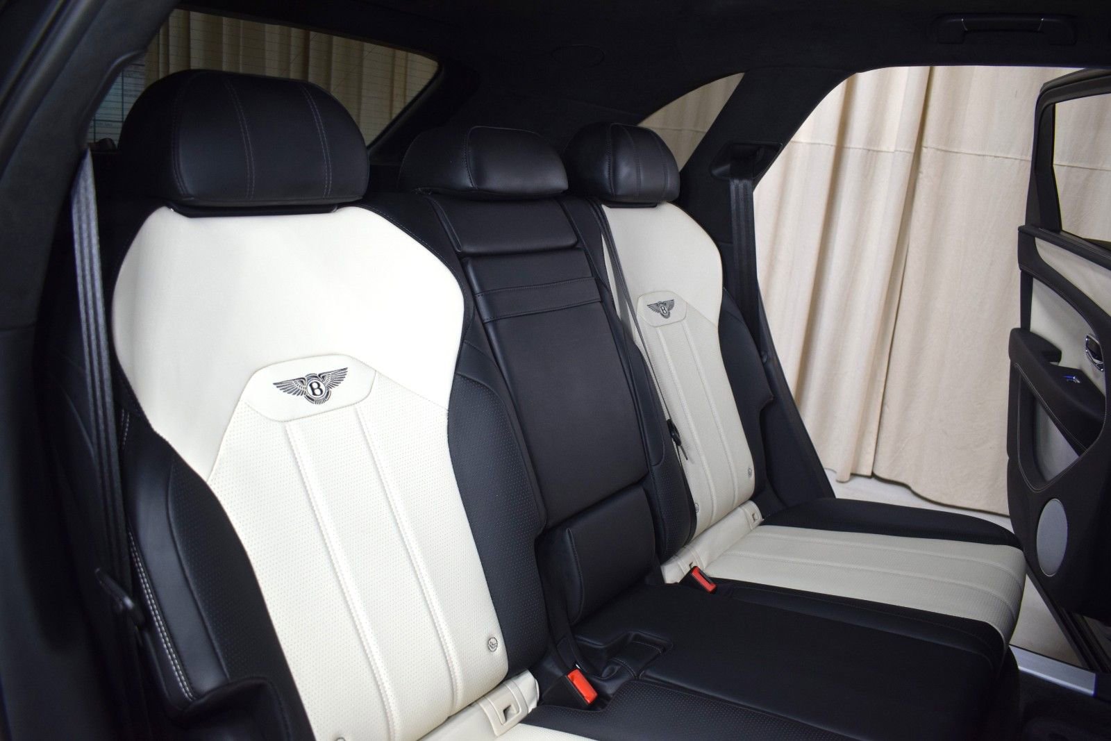 Certified 2024 Bentley Bentayga image 19
