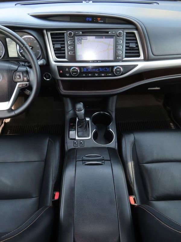 Used 2018 Toyota Highlander XLE image 25