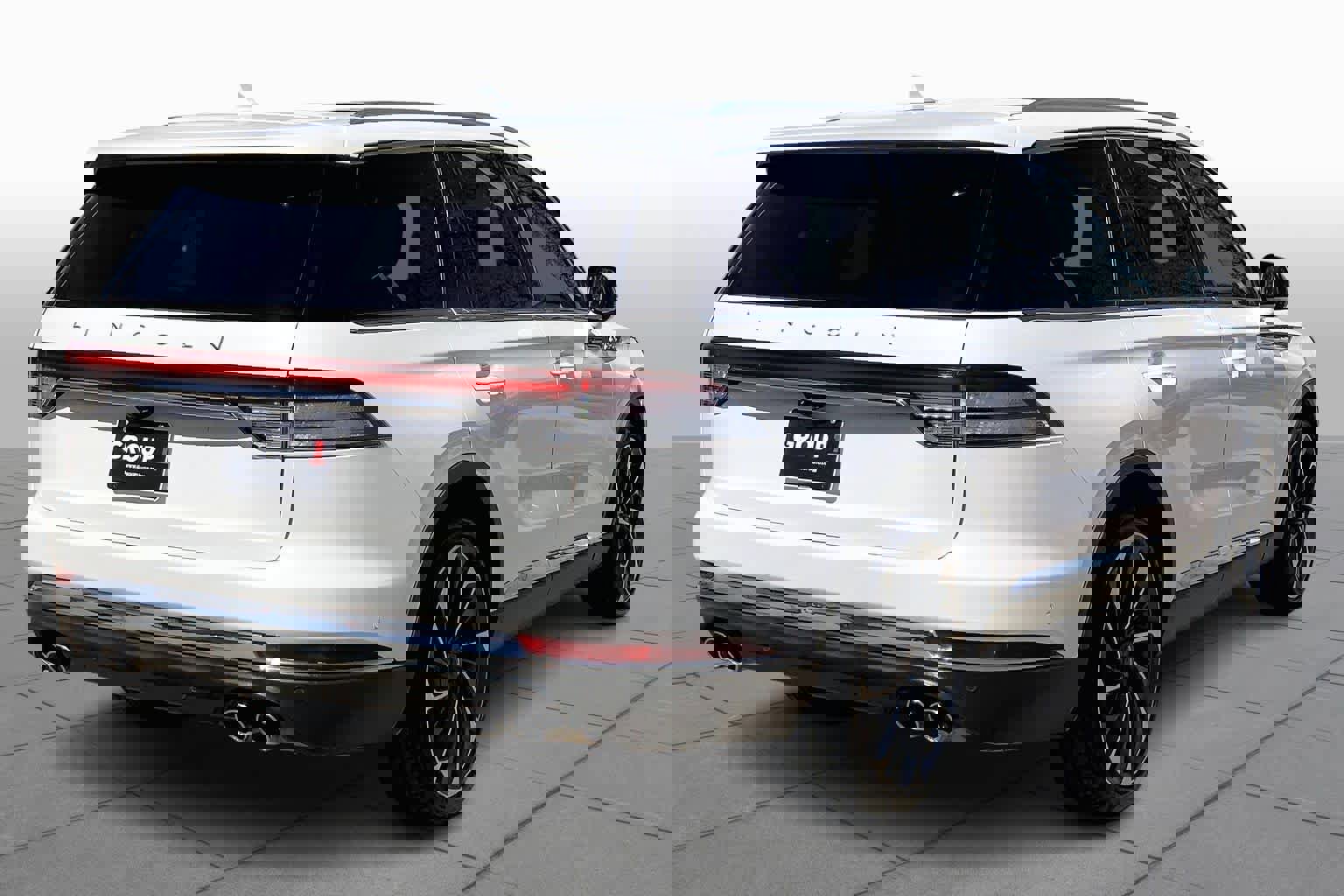 Used 2023 Lincoln Aviator Reserve w/ Equipment Group 201A image 13