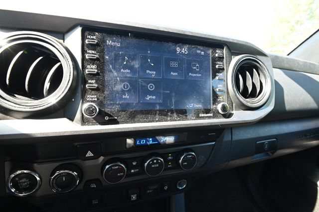 Used 2022 Toyota Tacoma TRD Off-Road AWD/4WD image 12