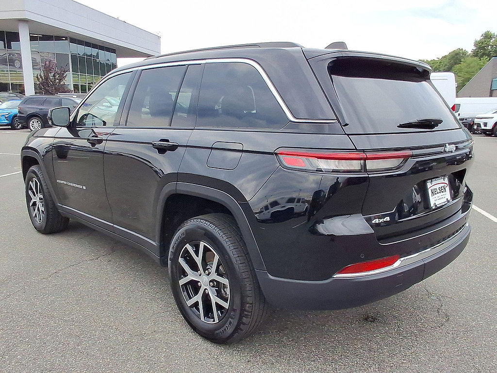 Used 2024 Jeep Grand Cherokee Limited AWD/4WD image 28