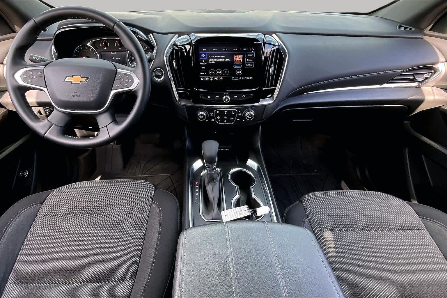 Used 2023 Chevrolet Traverse LT FWD image 16