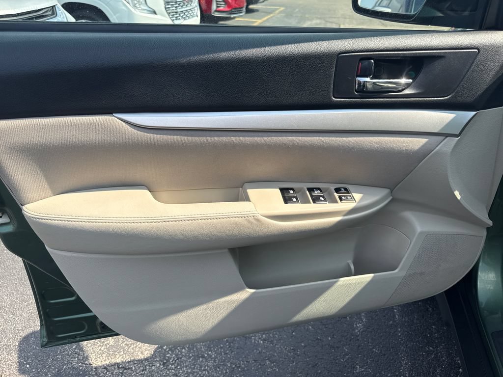 Used 2013 Subaru Outback 2.5i Premium AWD/4WD image 12