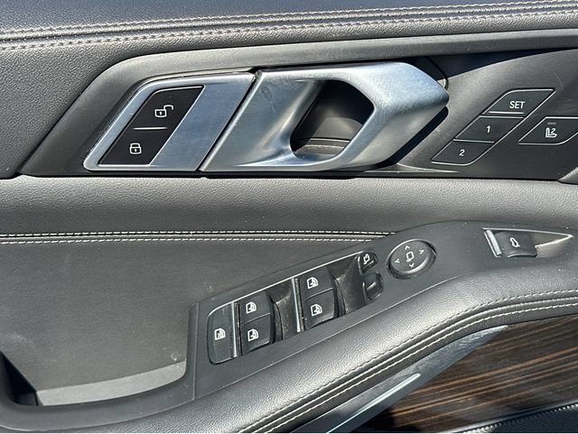 Used 2025 BMW X5 xDrive50e AWD/4WD image 35