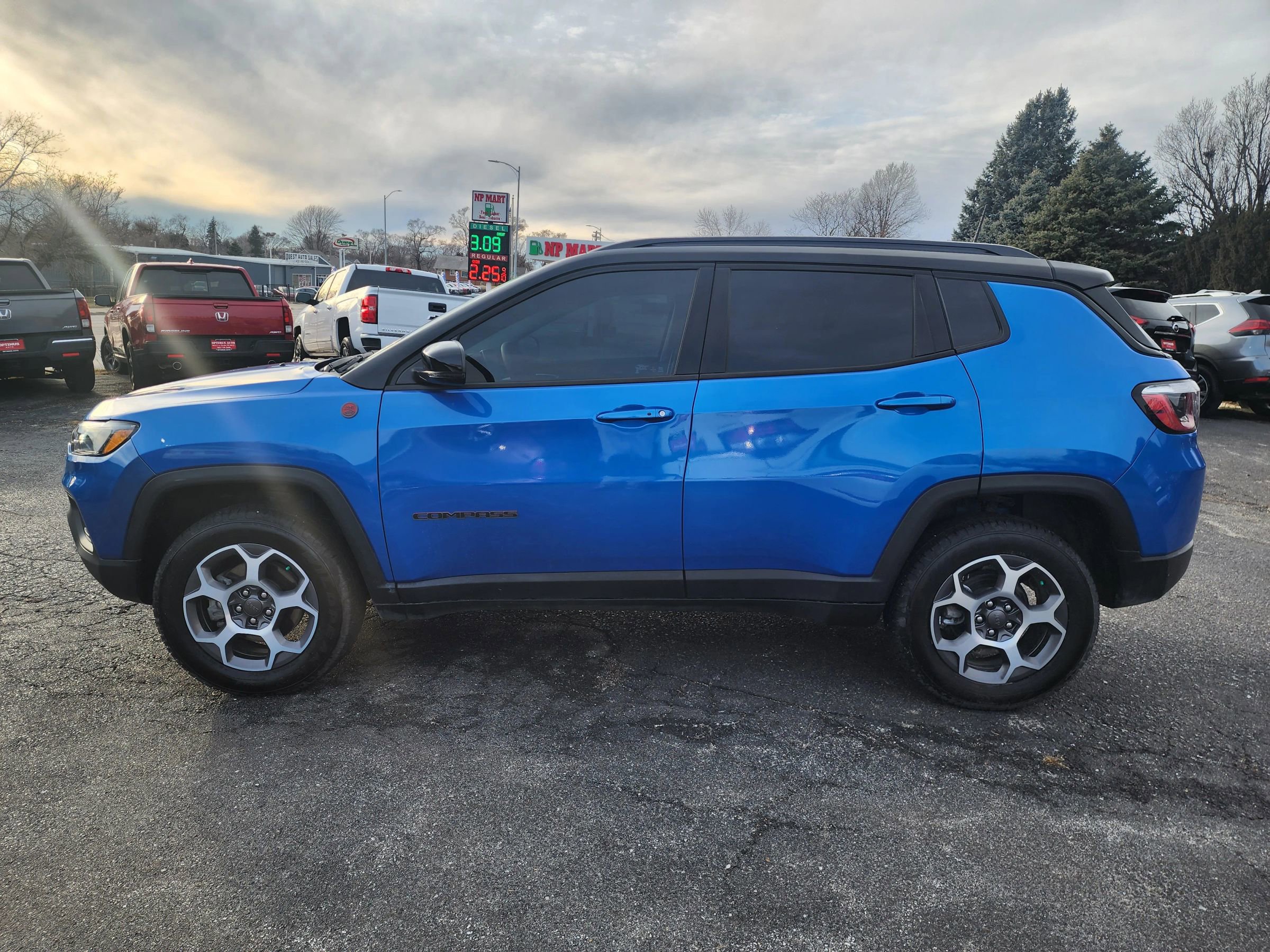 Used 2022 Jeep Compass Trailhawk w/ Trailer Tow Group AWD/4WD image 4