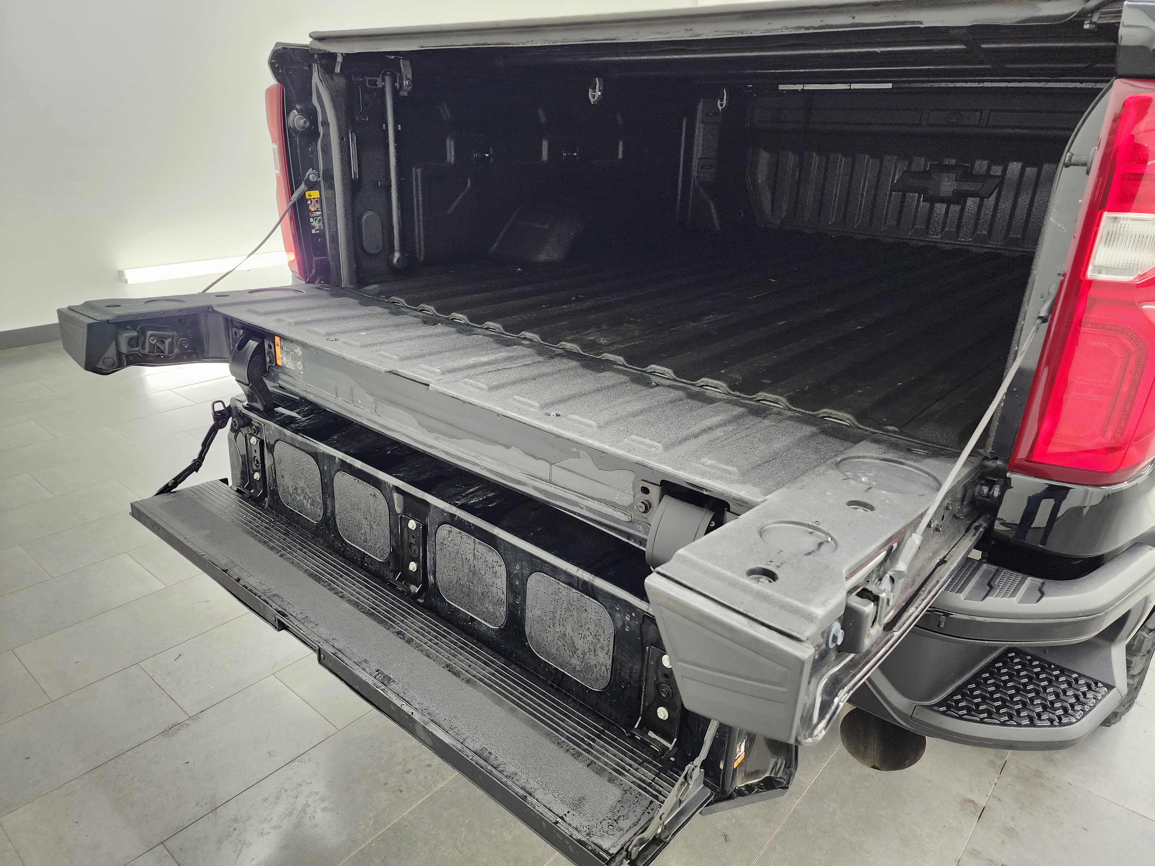 Used 2023 Chevrolet Silverado 2500 LTZ w/ LTZ Plus Package image 33