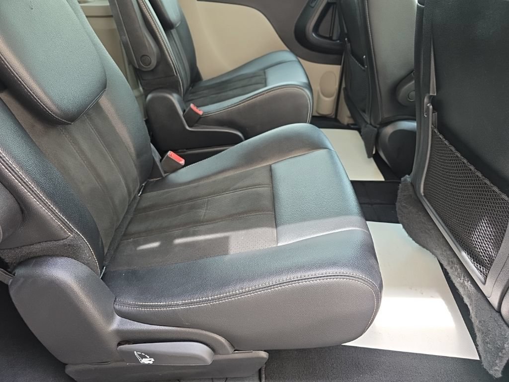 Used 2019 Dodge Grand Caravan SXT FWD image 23
