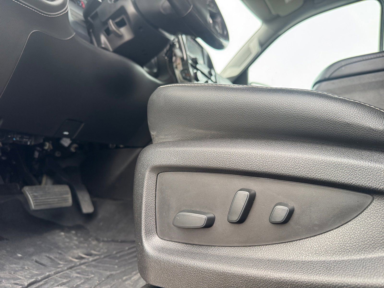 Used 2018 Chevrolet Silverado 1500 LTZ Z71 w/ LTZ Plus Package image 19