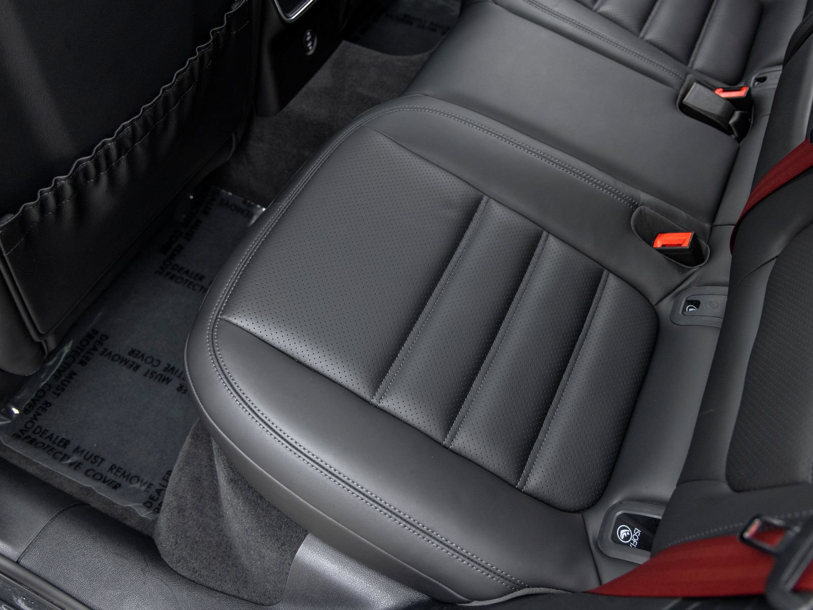 Certified 2022 Porsche Macan AWD/4WD image 43