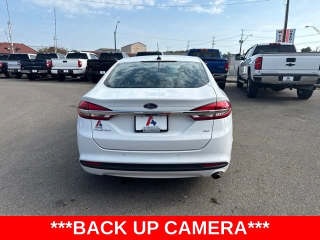 Used 2018 Ford Fusion SE w/ Fusion SE Technology Package FWD image 4