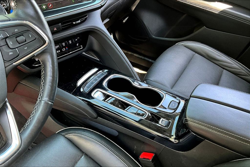 Used 2021 Buick Envision Essence w/ Sport Touring Package image 13