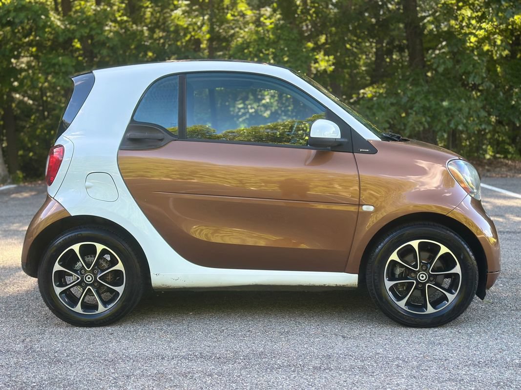 Used 2016 smart fortwo passion RWD image 9